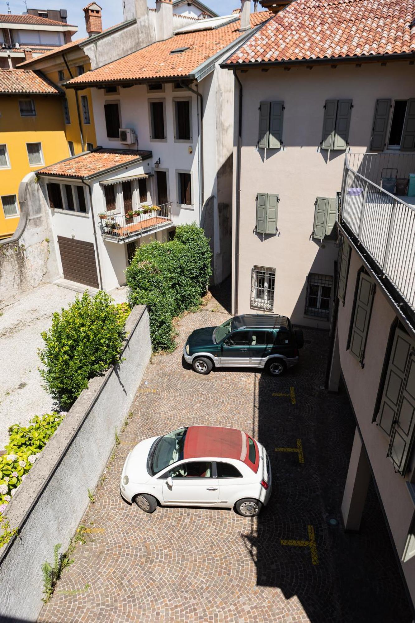 Double Private Parking, 2 Bedrooms & 2 Bathrooms - Elegant Apartment In Old Town Udine Exterior foto